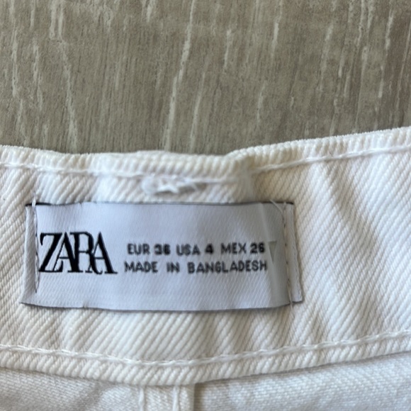ZARA WHITE HIGH RISE BUTTON FLY JEAN SHORT SIZE 4 WORN ONCE PRISTINE - Picture 2 of 6
